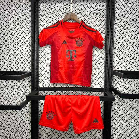 Kit infantil del FC Bayern Múnich 2024-25_Stock