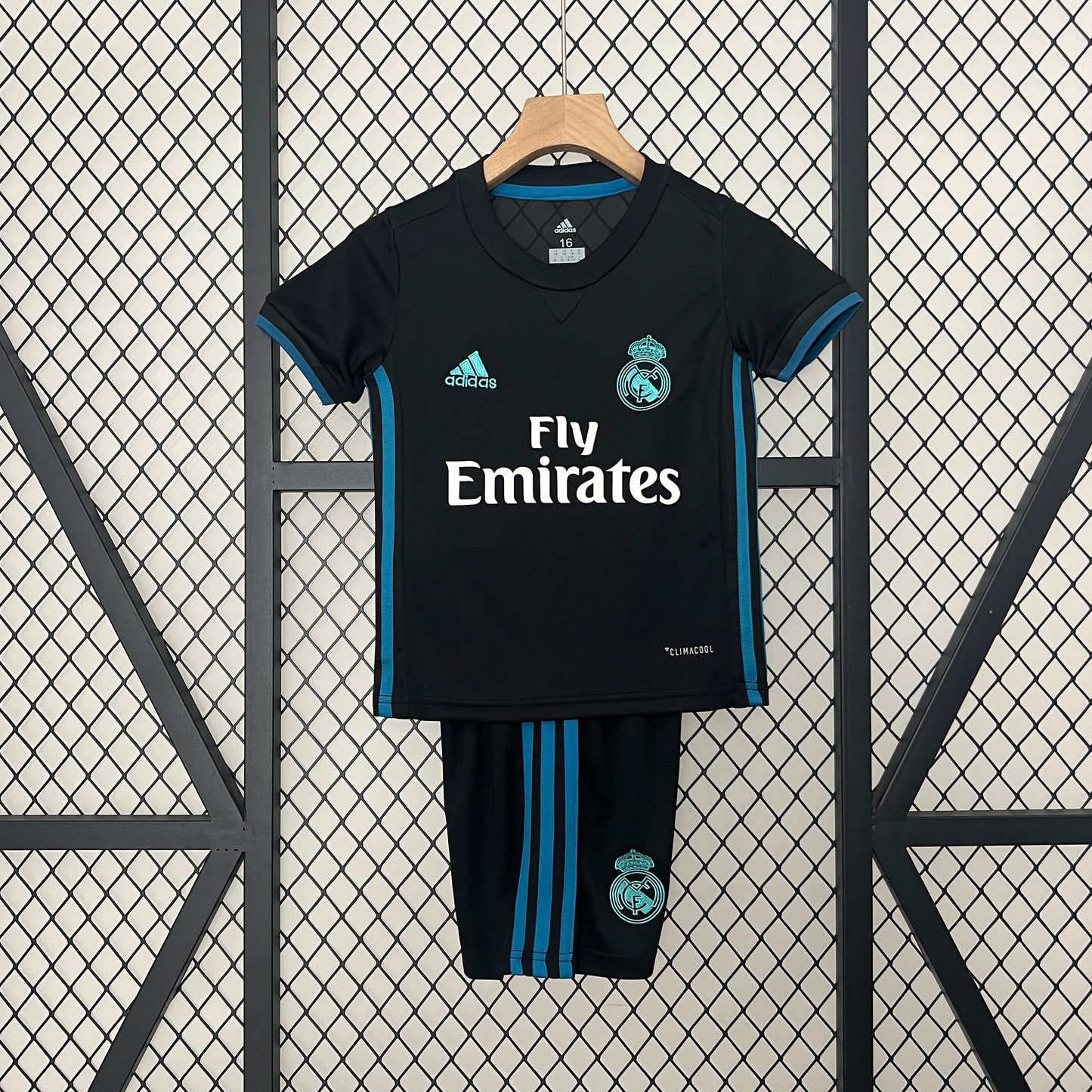 Real Madrid Retro Kids Kit 2017-18