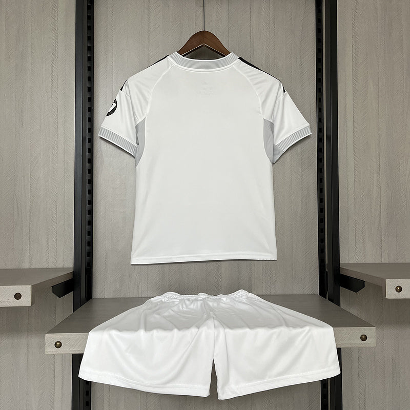 Kit infantil del Real Madrid 2025-26