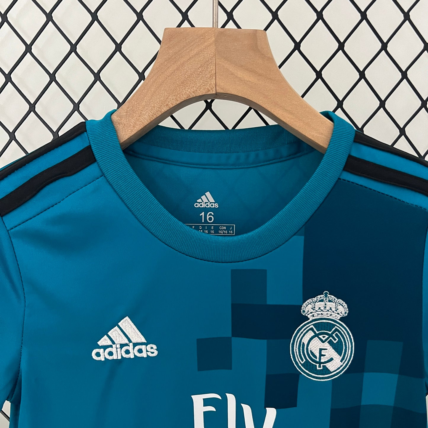 Equipación Retro Infantil Real Madrid 2017-18_Stock