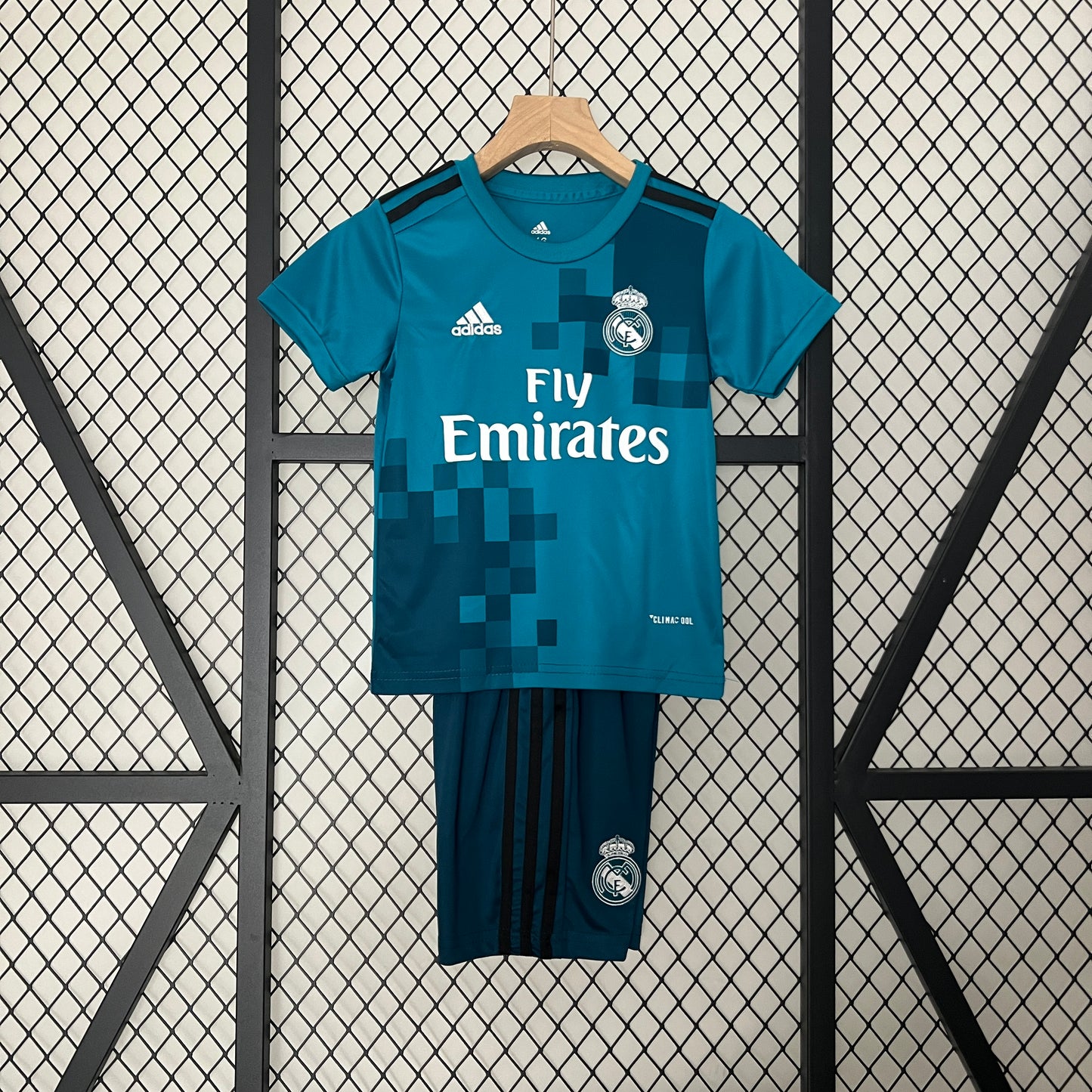 Equipación Retro Infantil Real Madrid 2017-18_Stock