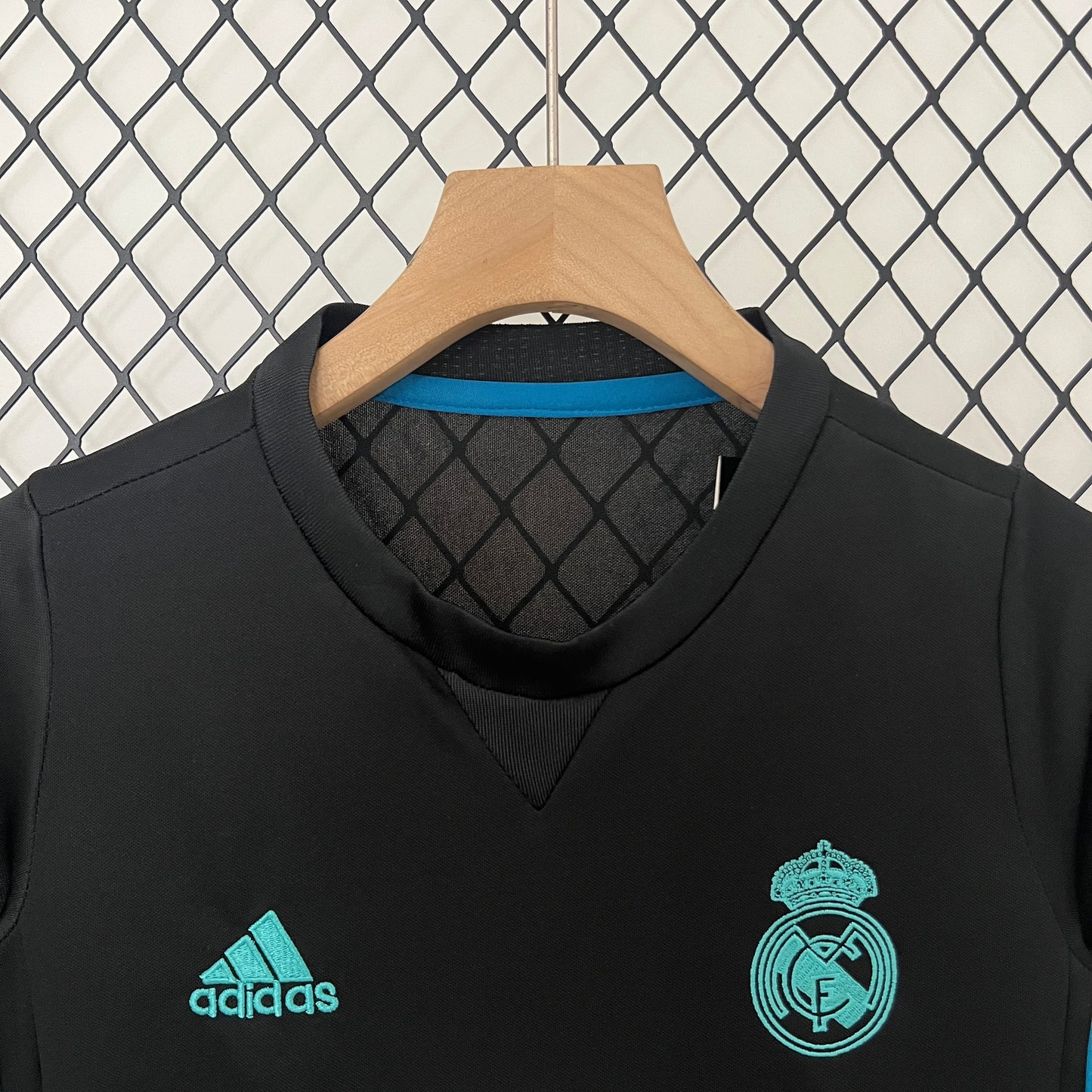Real Madrid Retro Kids Kit 2017-18