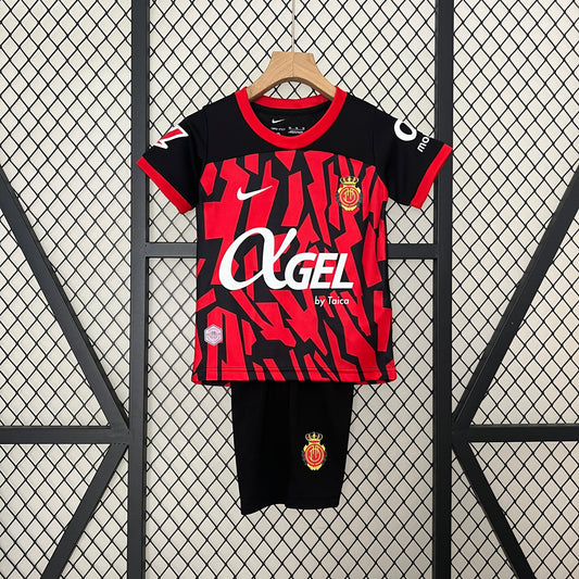 Equipación infantil Mallorca 2024-25