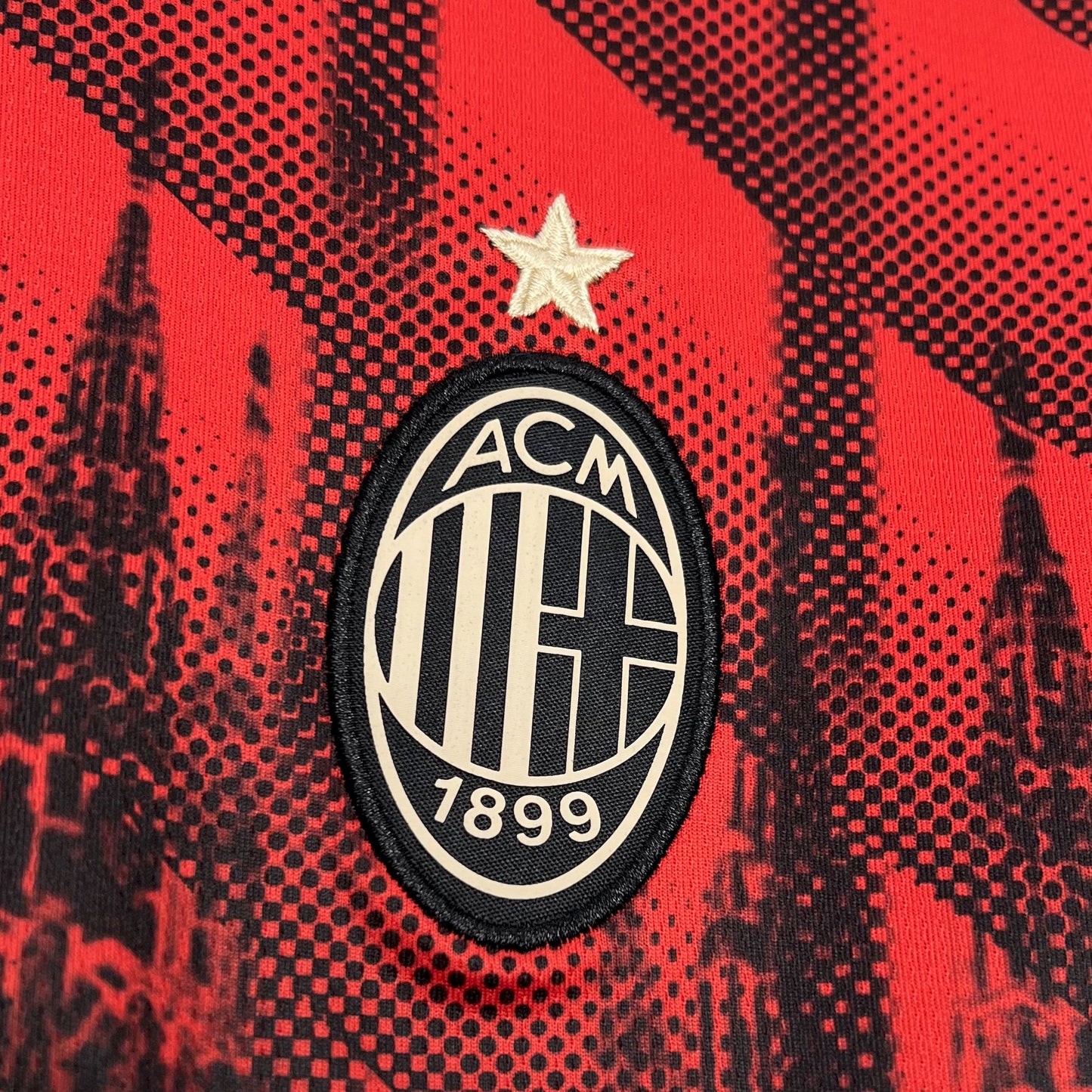 AC Milan edición limitada 2024-25