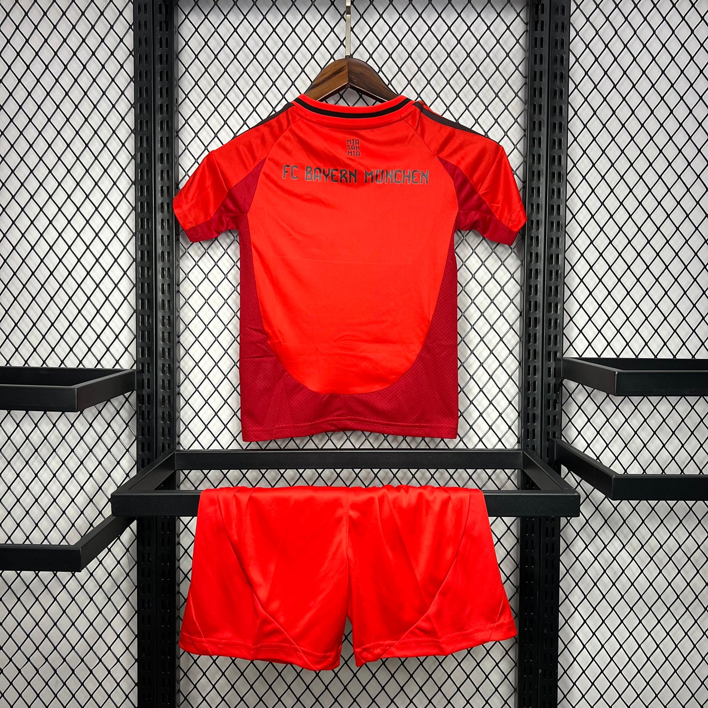 Kit infantil del FC Bayern Múnich 2024-25_Stock
