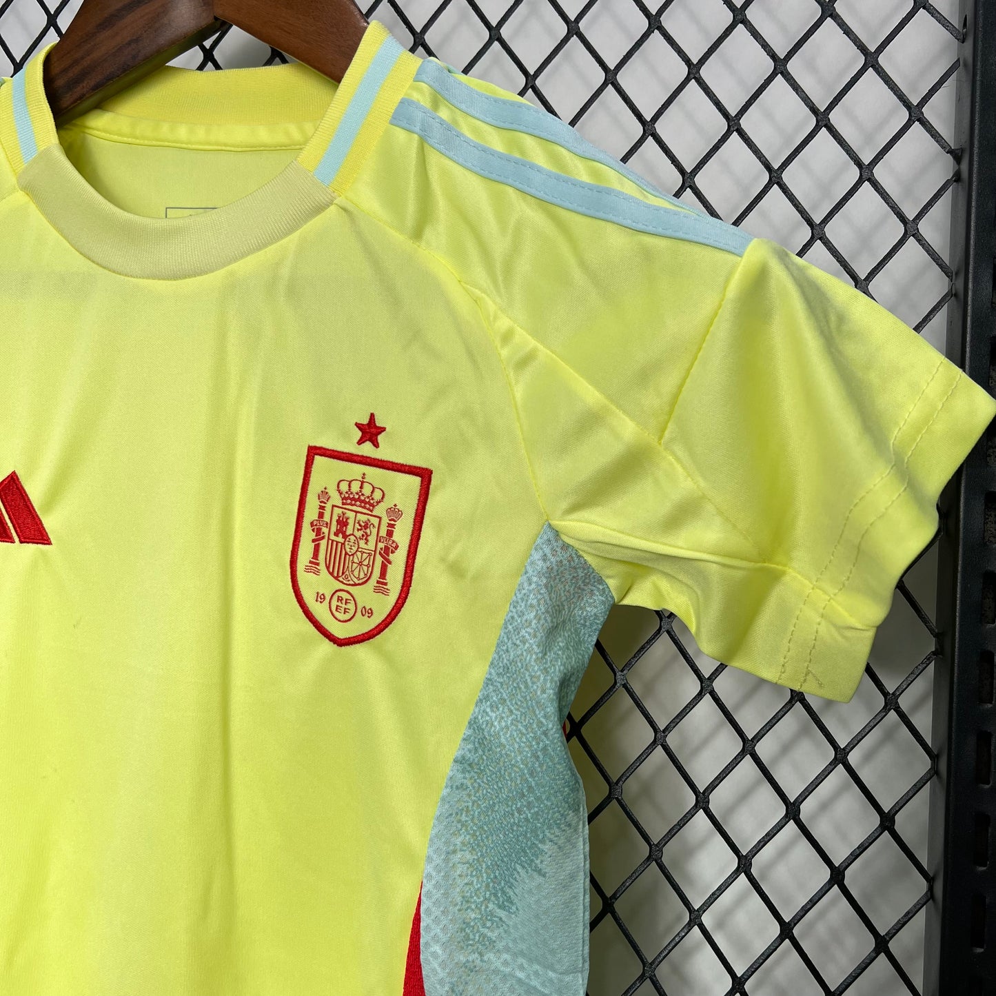 Espanha Kit Criança alternativa 2024-25