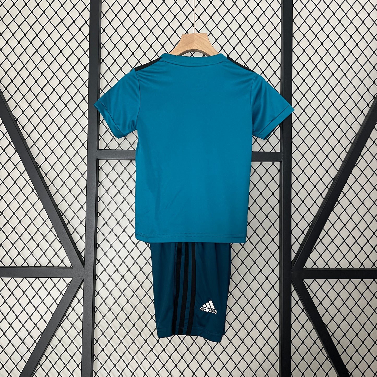 Equipación Retro Infantil Real Madrid 2017-18_Stock