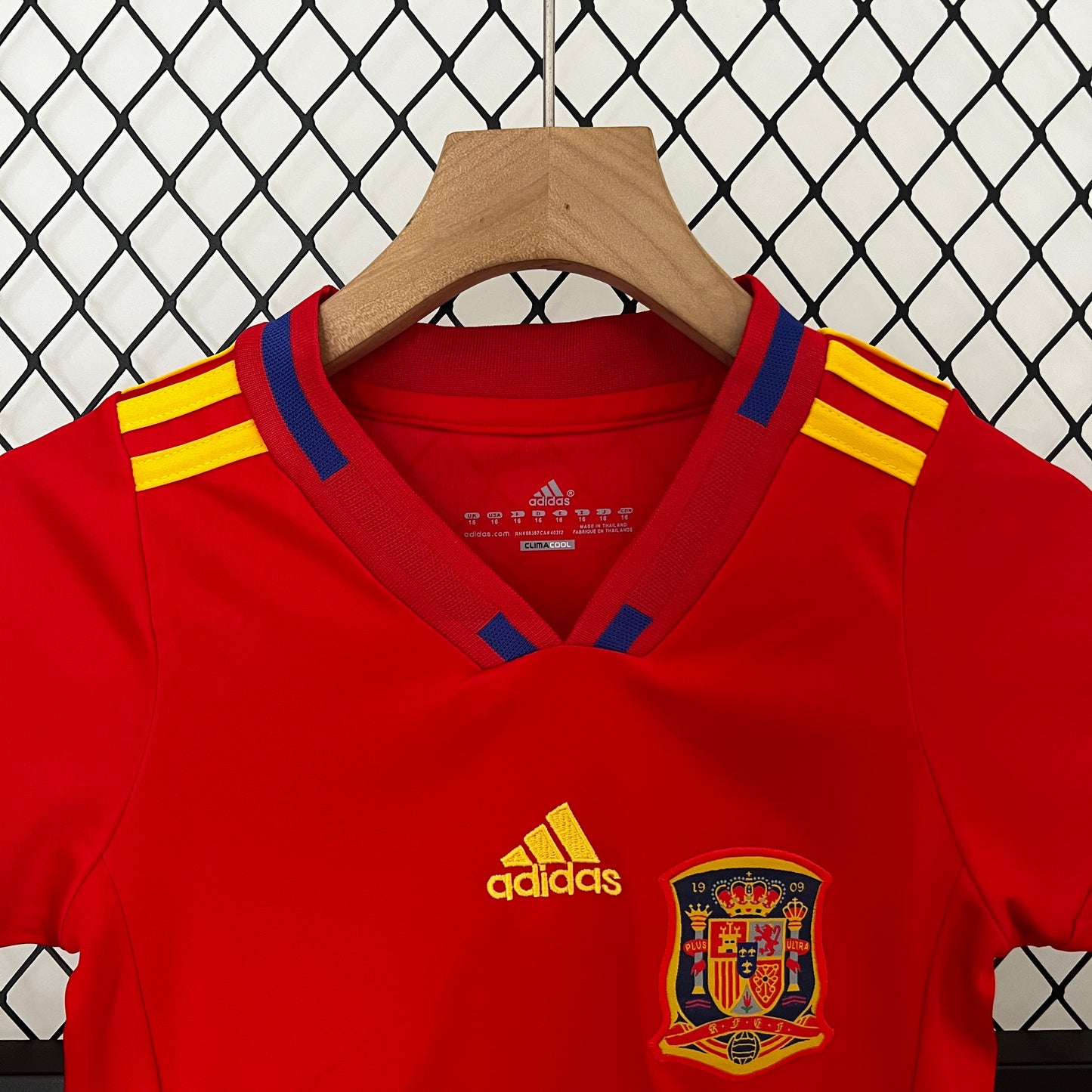 Spain Retro Kids Kit 2010